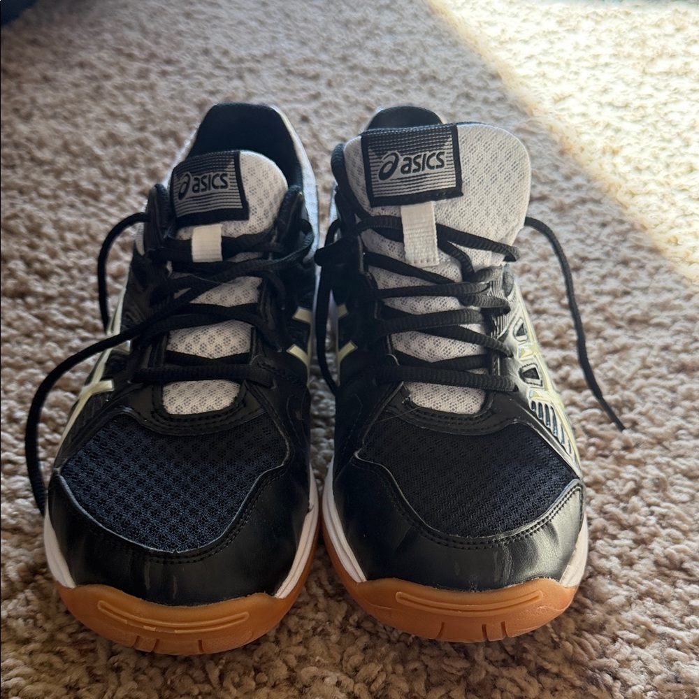 ASICS women’s volleyball shoes - Black and White